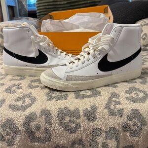 Nike blazer White and Black High-Tops
